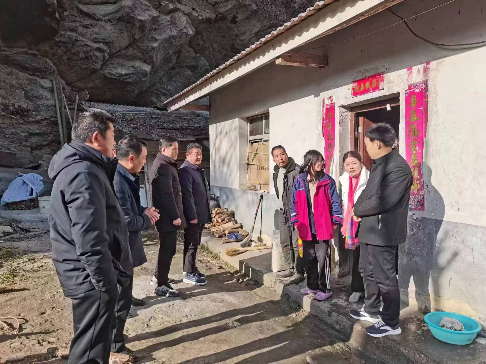 县退役军人事务局节前走访慰问困难群众