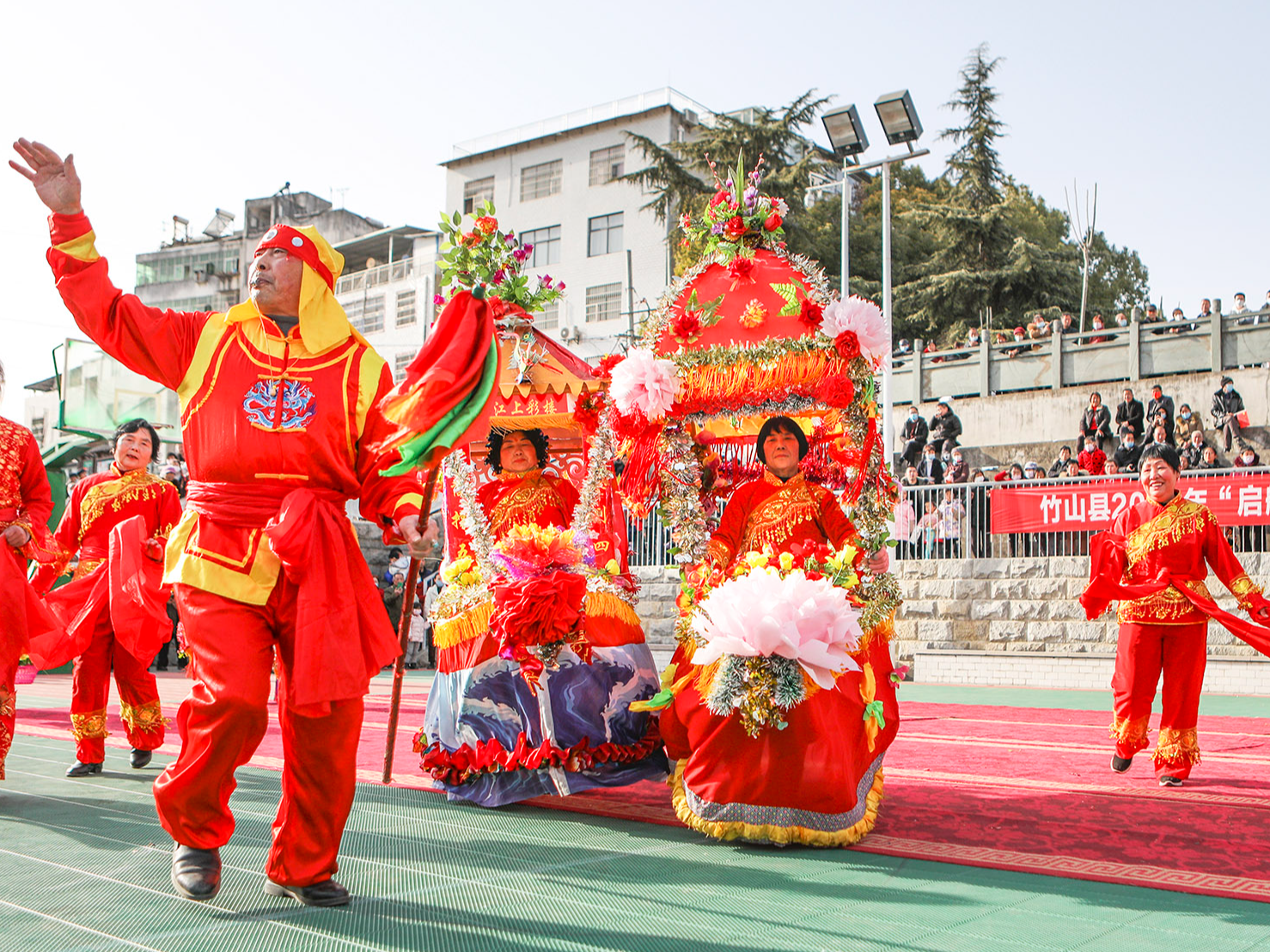 竹山千名基层文艺骨干春节为群众送欢乐