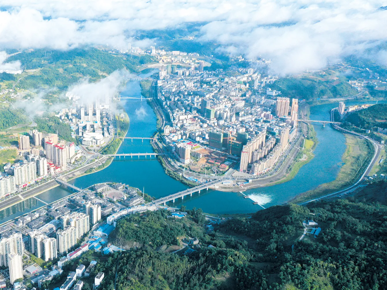 擂鼓镇：“励耕计划”解师困 资助政策暖人心