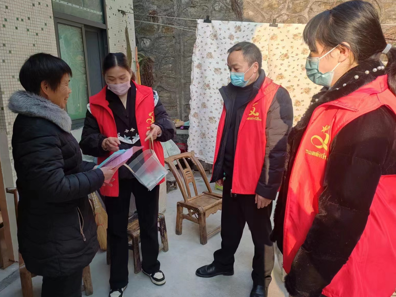 城关镇：上门送温暖