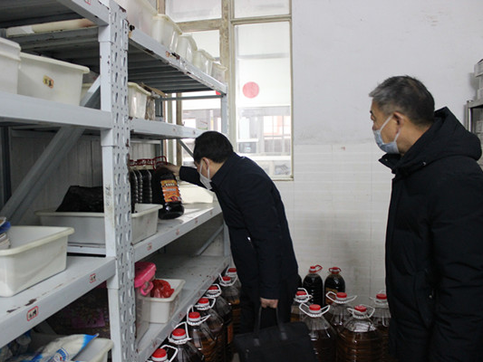 市教育局检查竹山二中春季开学工作