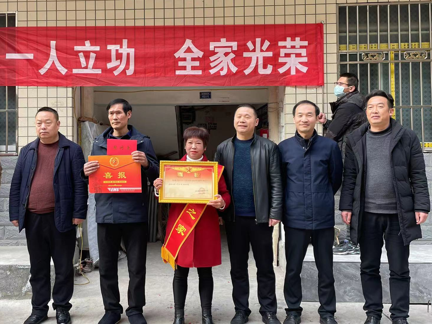 城关镇：新春第一礼 送入英雄家