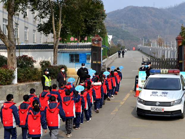 上庸镇：多部门联动护航 筑牢校园安全防线