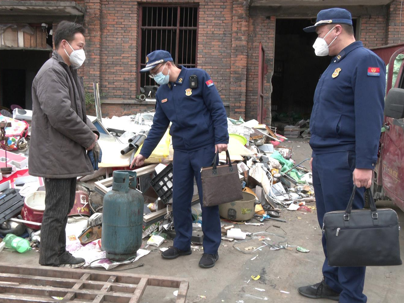 竹山消防对两家存在火灾隐患单位予以曝光