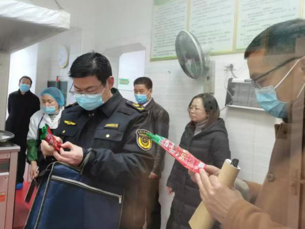 县实验幼儿园接受食品安全卫生联合检查