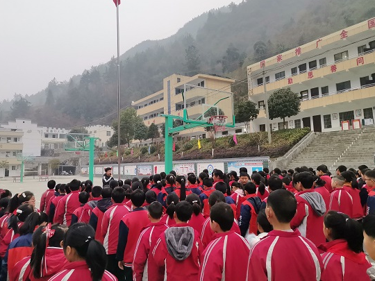 沧浪九年制学校：学雷锋 树新风 在行动