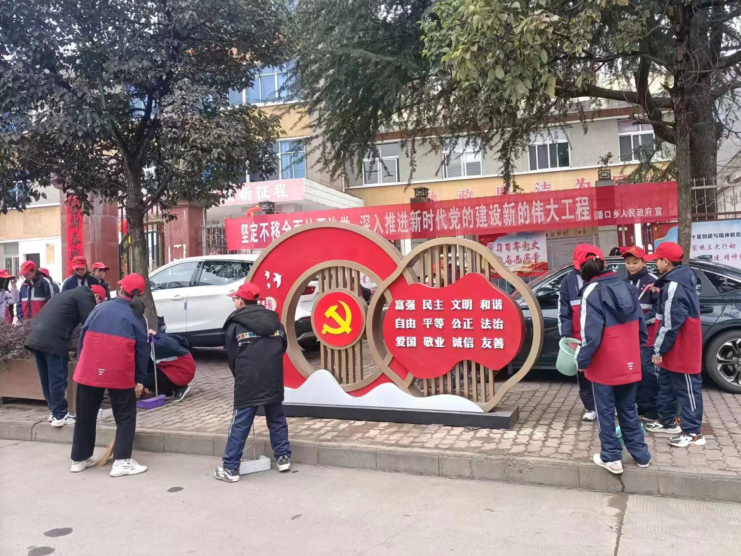 潘口乡开展环境卫生整治志愿服务活动