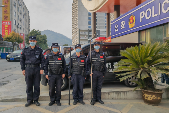 南山外校：筑牢交通安全防线  护航师生出入平安