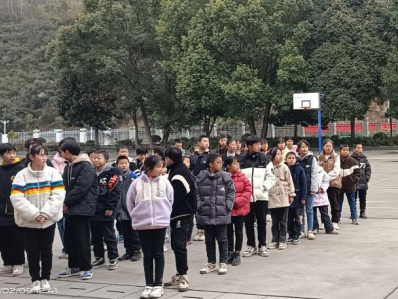 黄栗九年制：校车专线护航学生出行