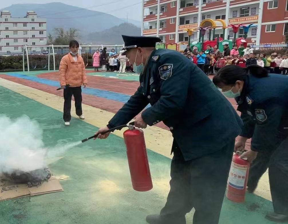 秦古镇中心学校：查隐患 常演练 保安全