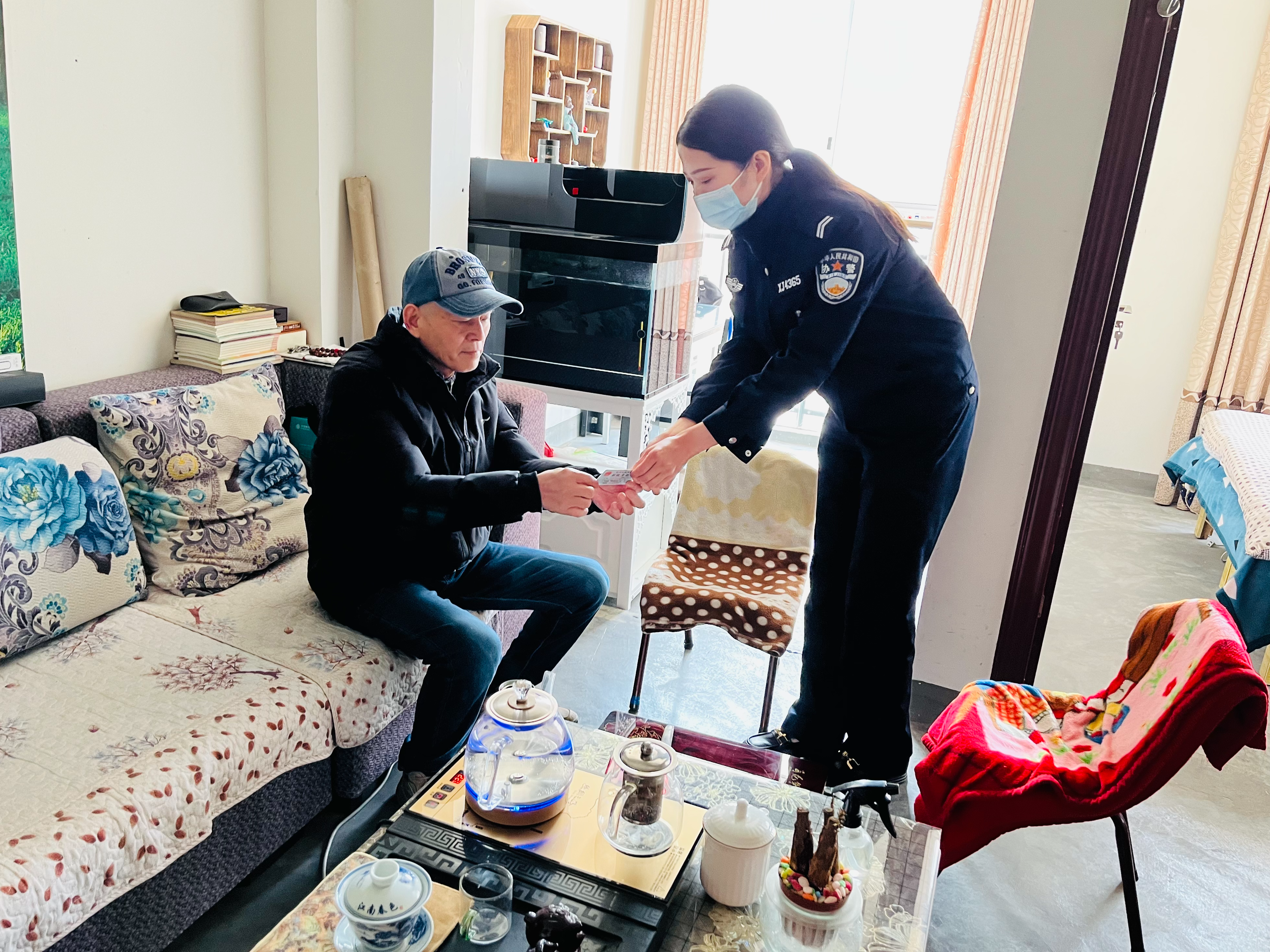 城关派出所：群众利益无小事 补录户口解民忧