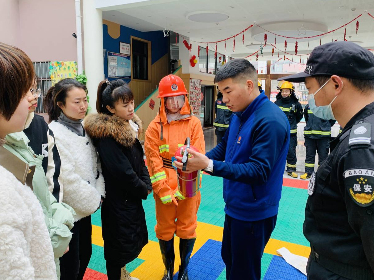 潘口乡智童幼儿园：新学期  学消防