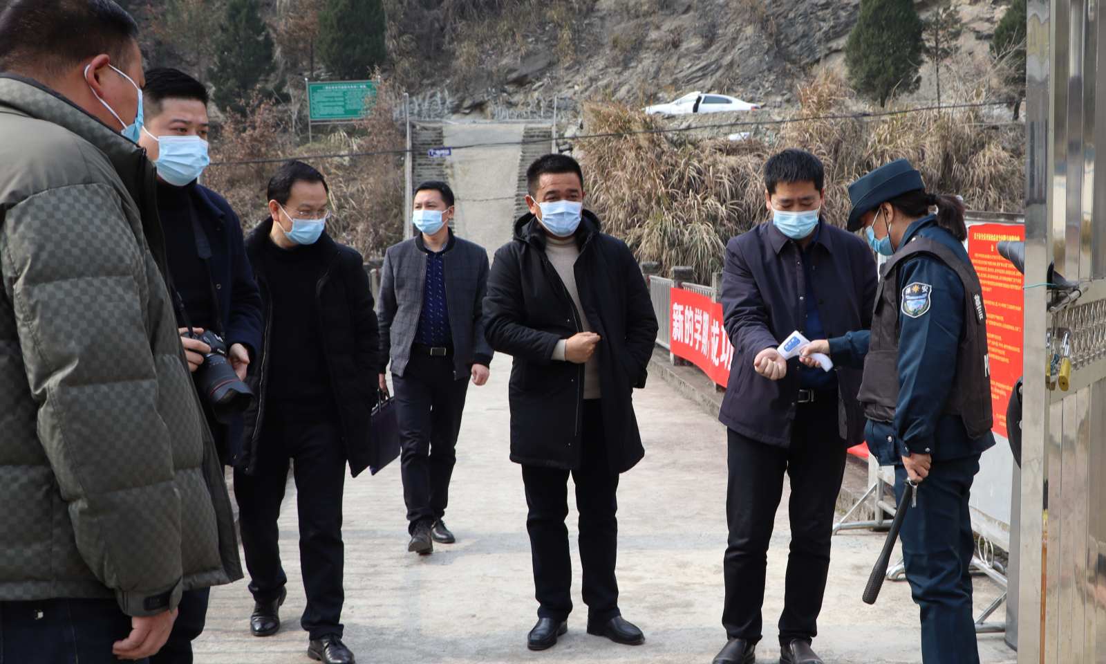 县教育局领导检查溢水镇春季开学工作