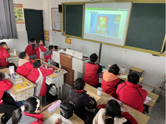 施洋小学运用网络平台解忧