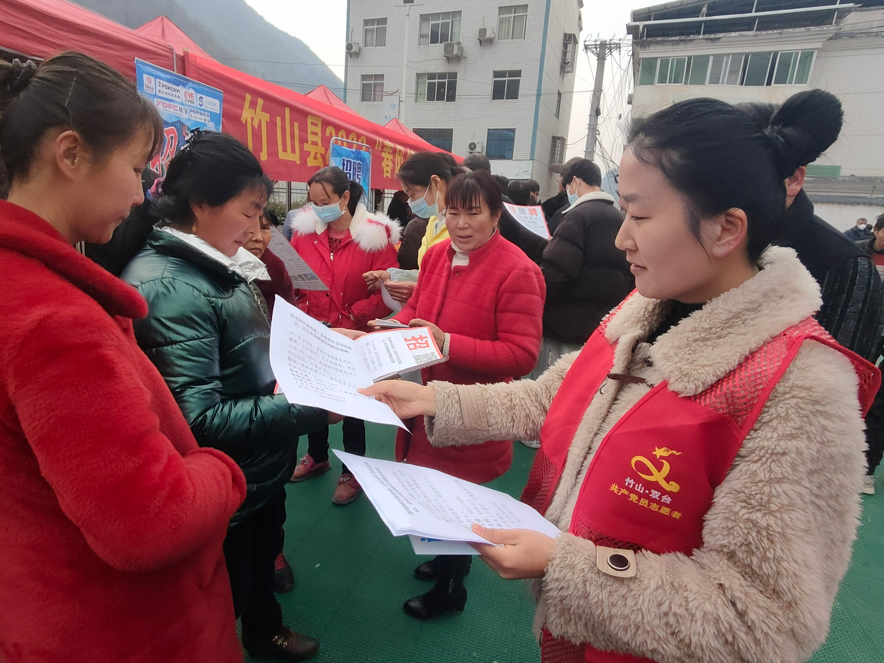 双台乡：“春风行动”让群众家门口就业