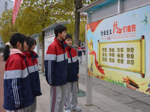 竹山二中多举措上好“开学第一课”