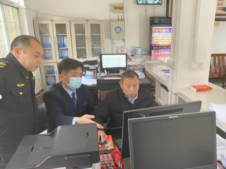 县行政审批局进村社区开展“一对一”专业培训指导