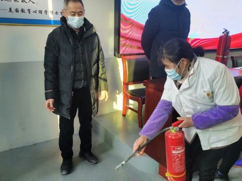 竹山二中开展食堂从业人员安全培训