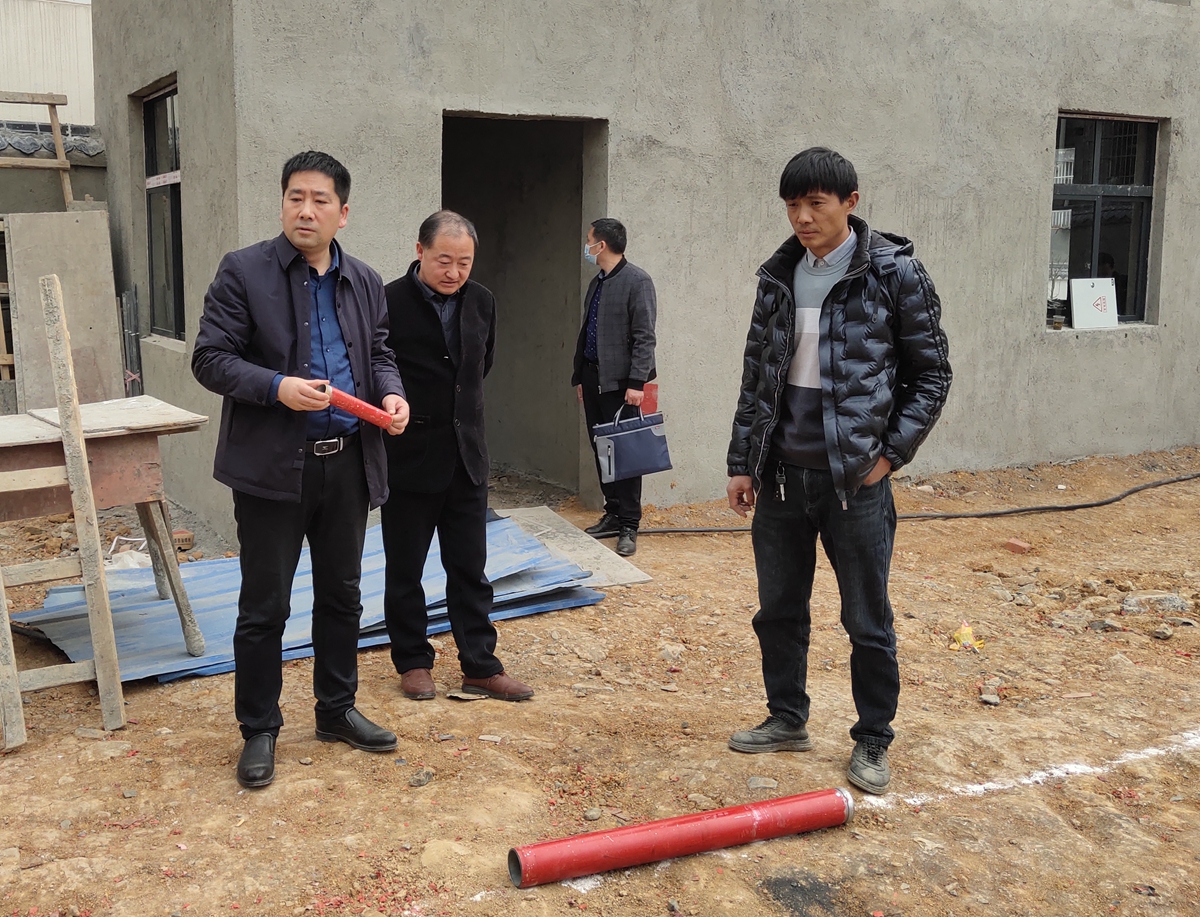 县教育局深入秦古镇督导项目建设工作