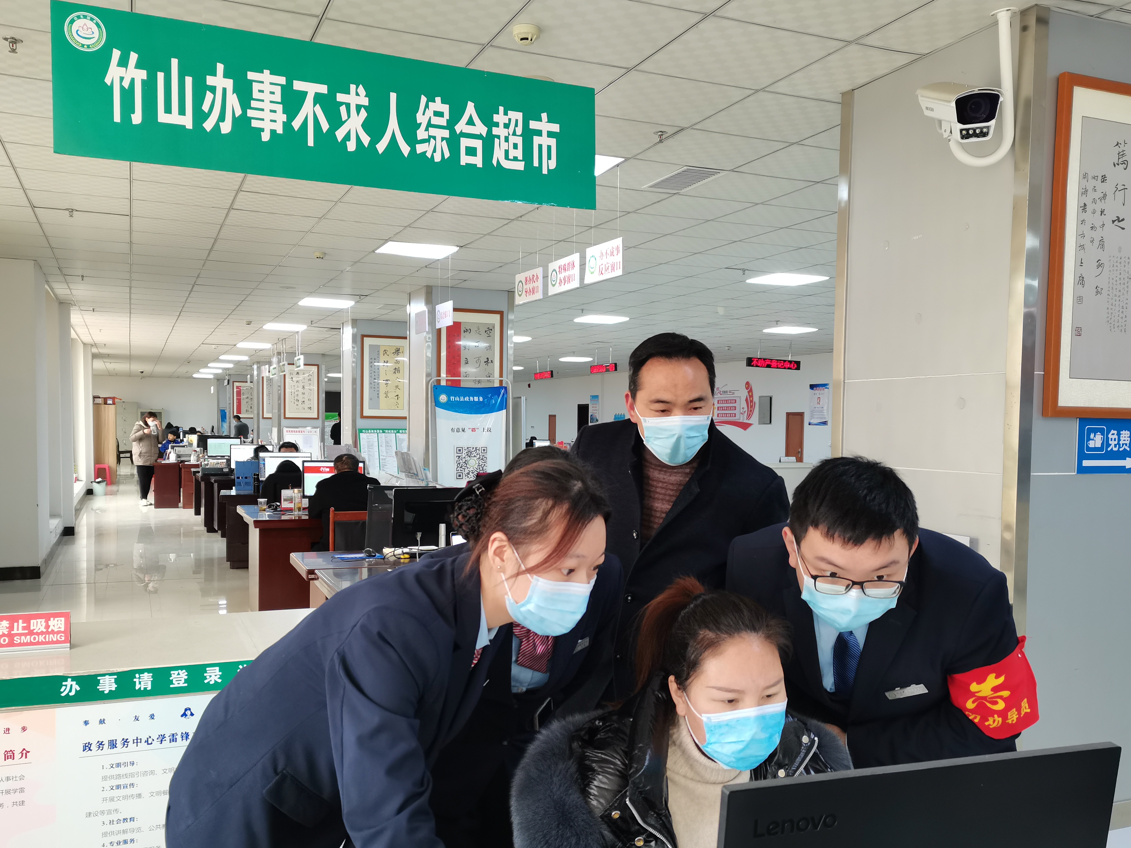 竹山持续擦亮“办事不求人”金字招牌