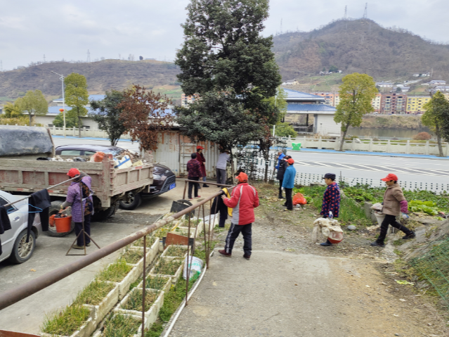 潘口乡：扎实开展环境整治工作