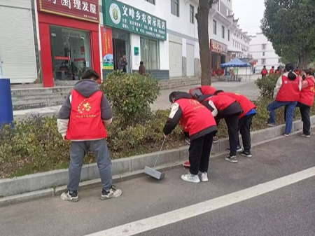 文峰中学：学习雷锋见行动 文明实践树新风