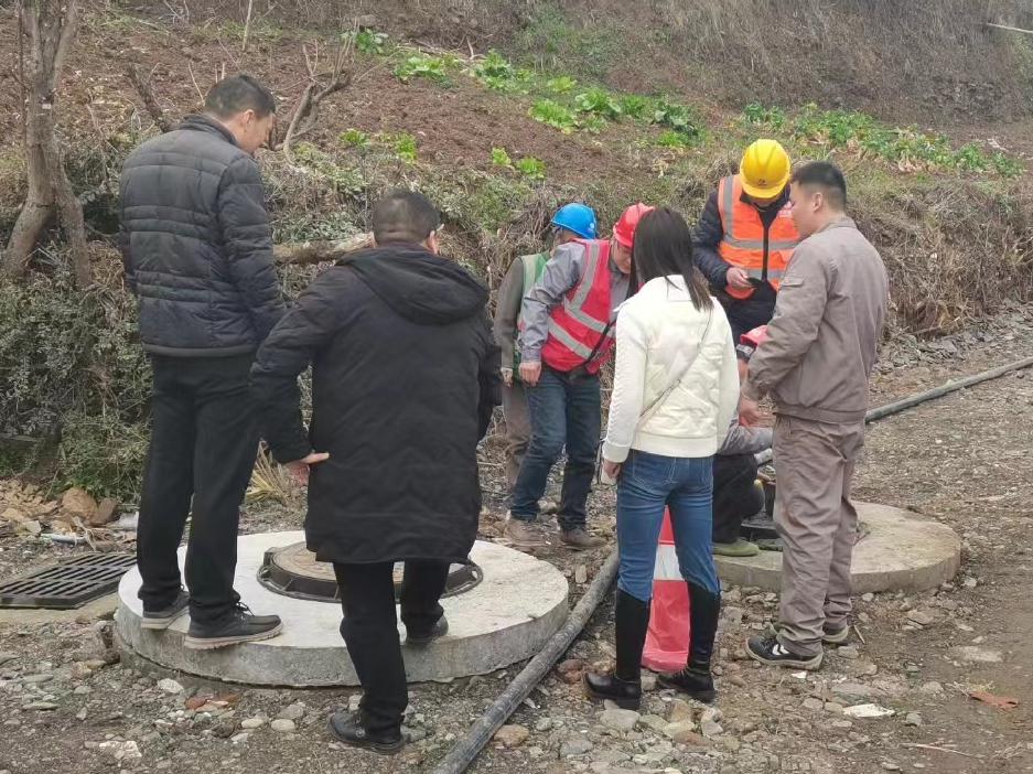 得胜镇：修复污水管网 优化人居环境
