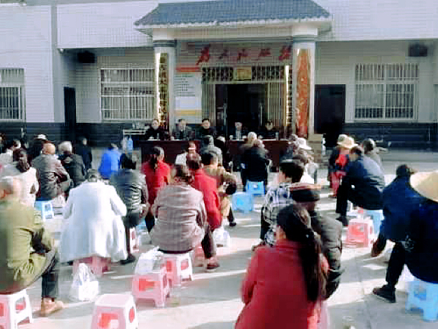 秦古镇大溪村：召开“移风易俗·文明新风”道德评议会
