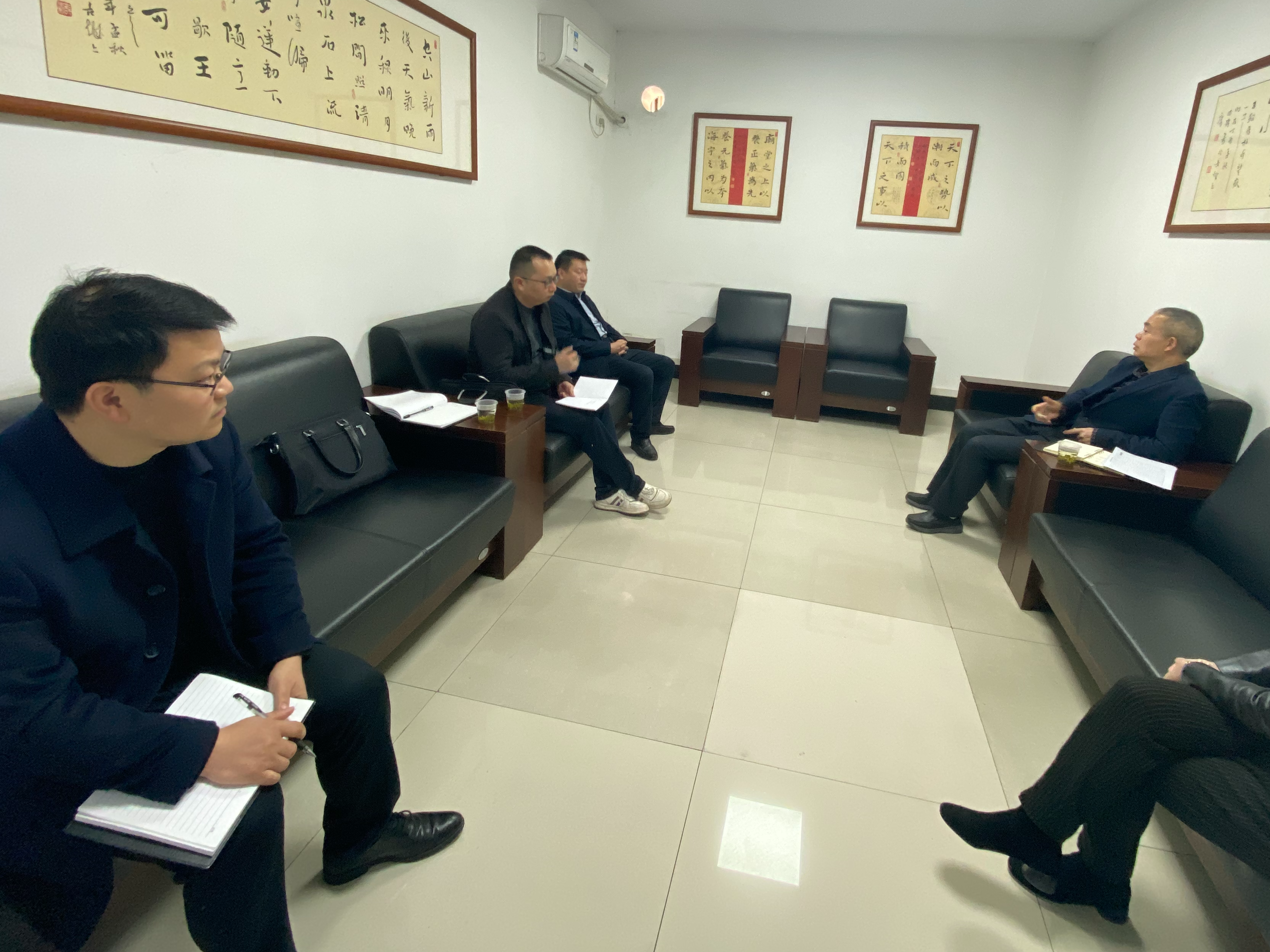 县人才服务中心积极开展急需人才调研工作