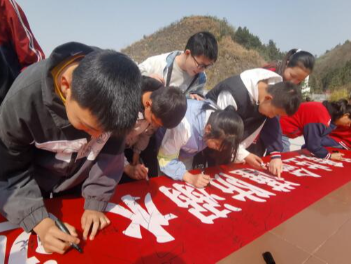 深河乡九年一贯制学校积极开展防溺水宣传教育活动