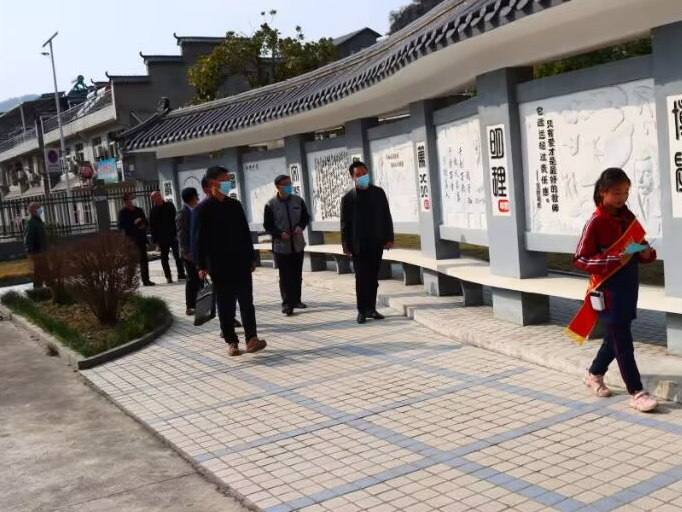 双台乡中心学校开展党建工作观摩学习交流活动