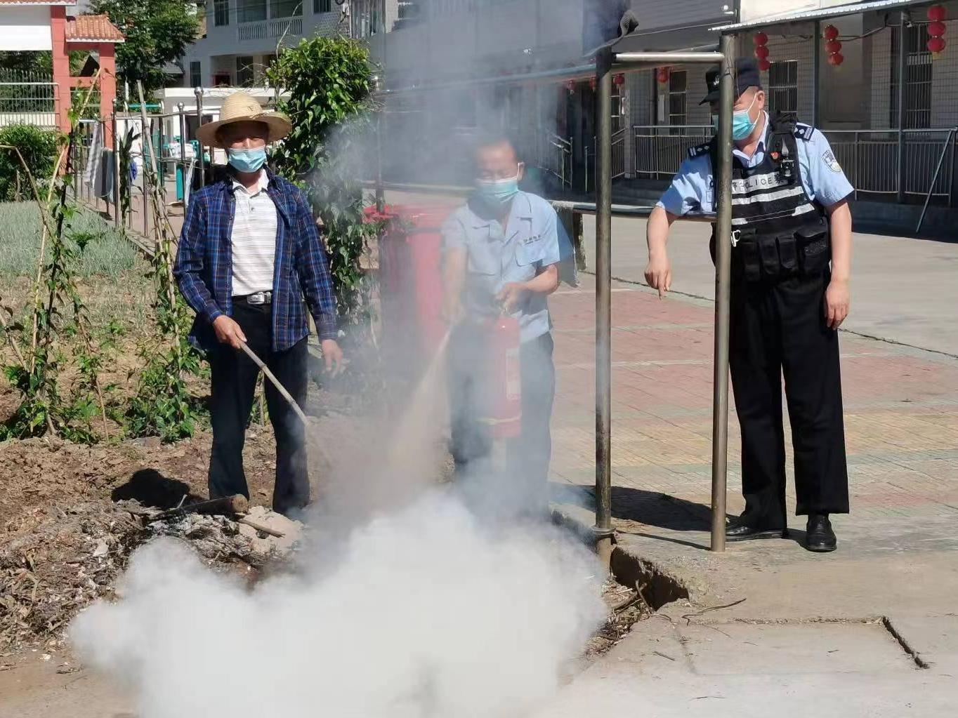 县民政局组织养老服务机构开展消防演练