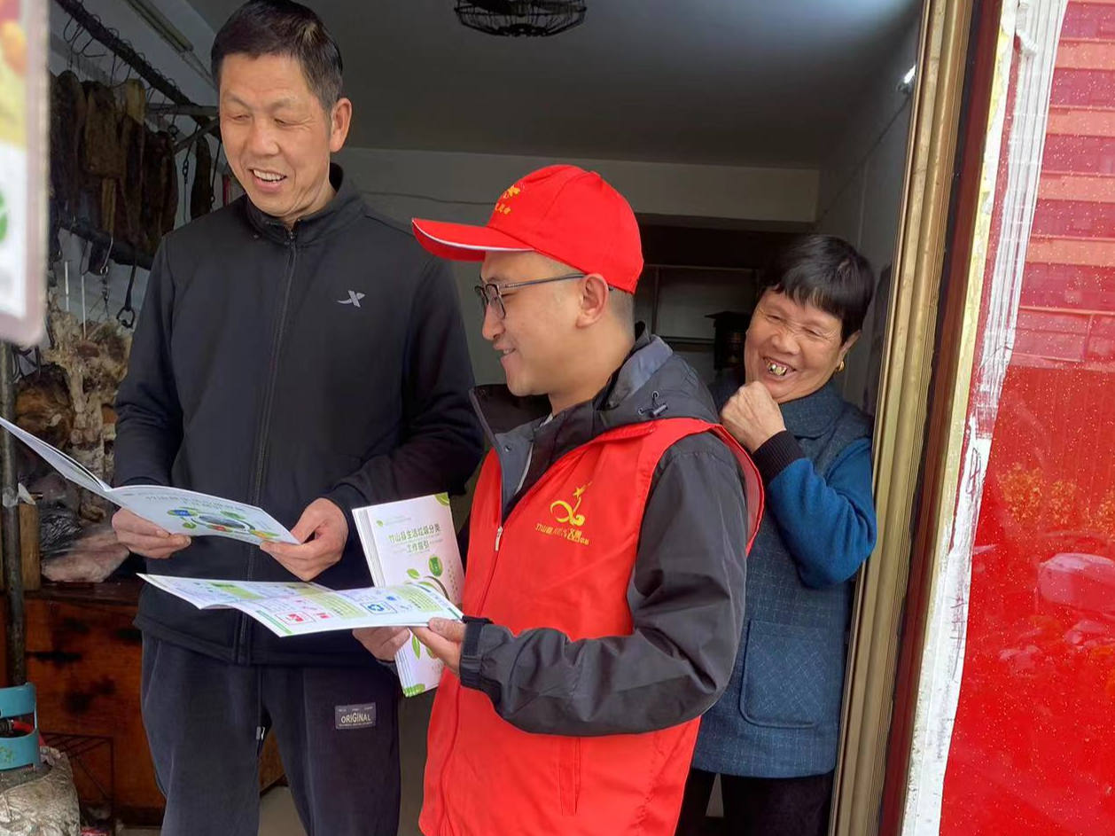 县生态环境局： 开展环境保护入户宣传志愿服务活动