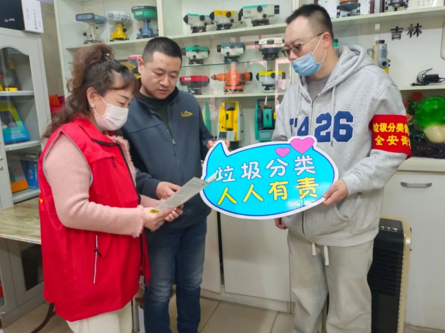 县发改局：垃圾分类进商户，发挥社企共建“带”起来