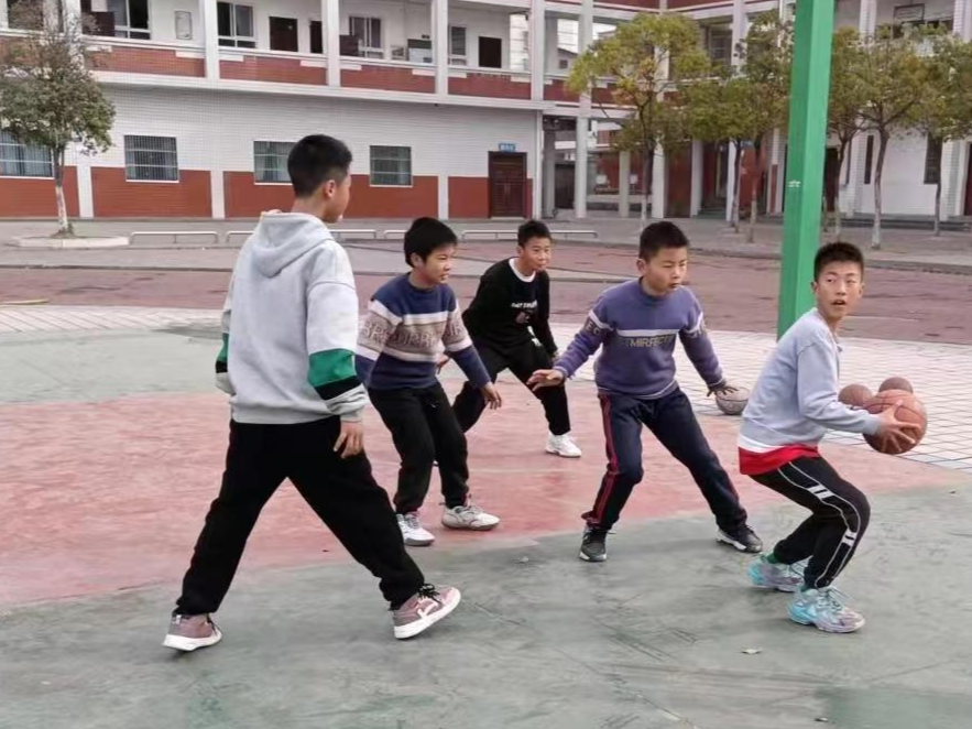 双坝小学：校园篮球队迎“篮”而上“练兵”忙