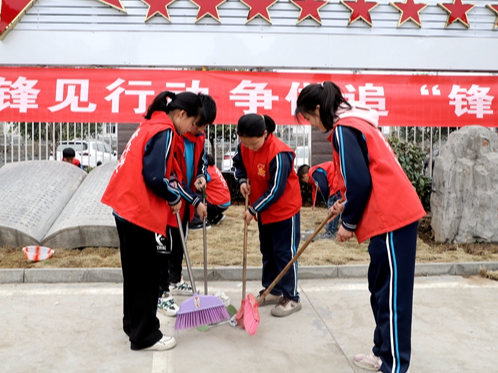 麻家渡镇小学：弘扬雷锋精神 争做追锋少年