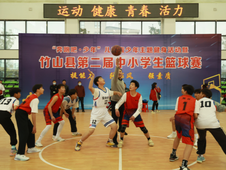 县教育局：挑战地心引力 激发篮球魅力