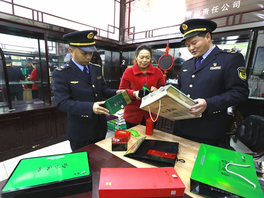 我县向茶叶过度包装说“不”