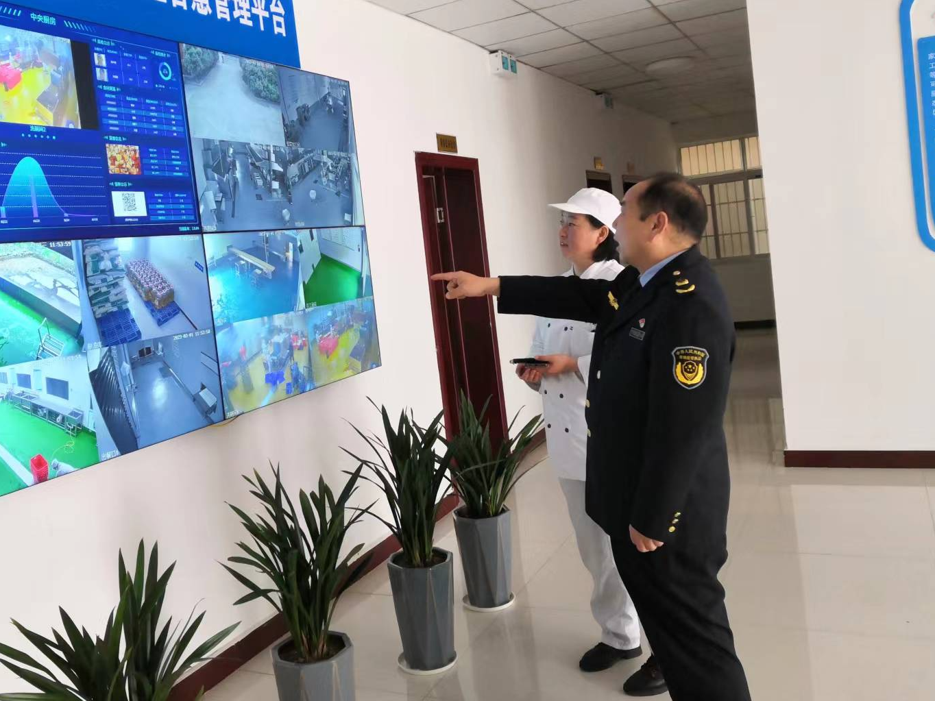 智慧监管守护全县师生“舌尖上的安全”