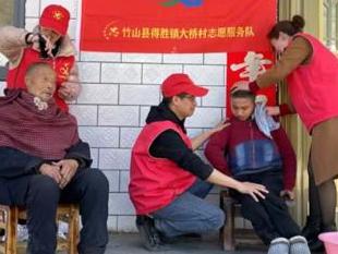得胜镇：义务理发进社区 惠民服务暖人心