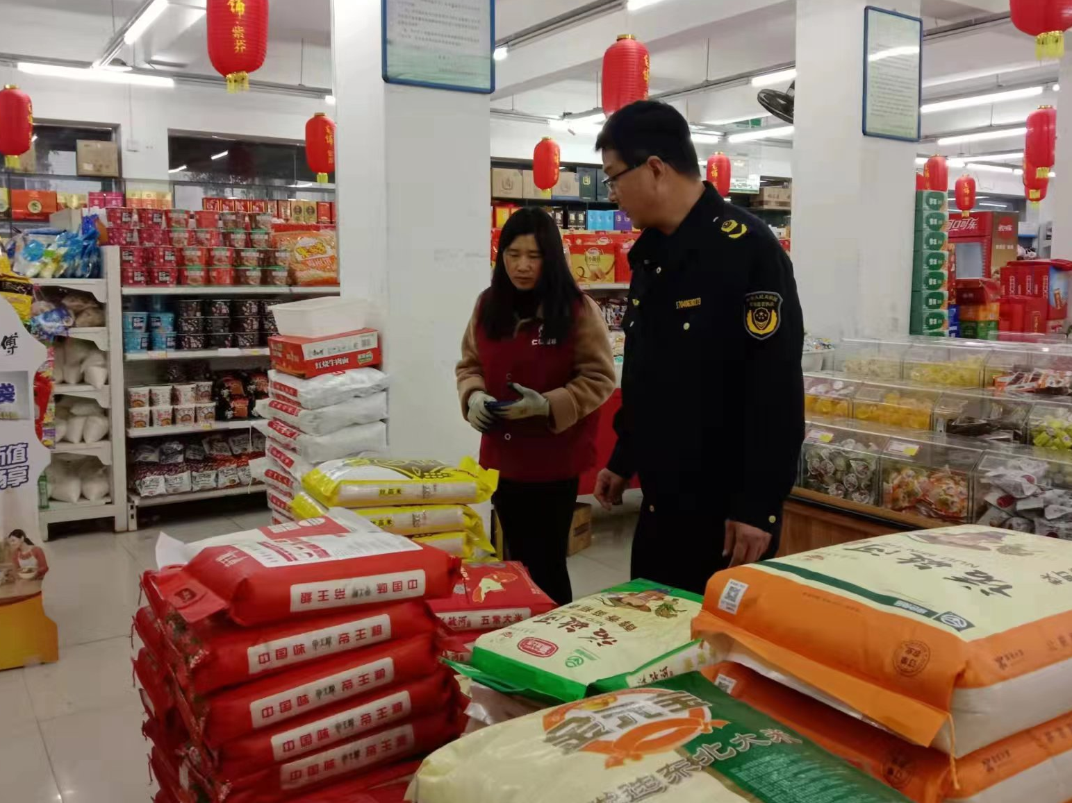 县市场监督管理局迅速排查“香精大米”