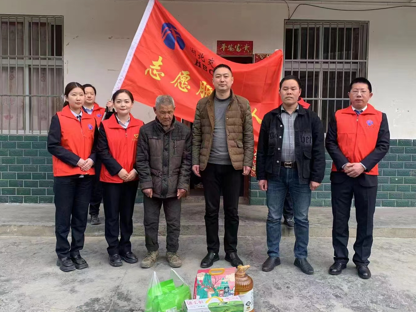 双台乡：政企帮扶送爱心 情暖退役军人心