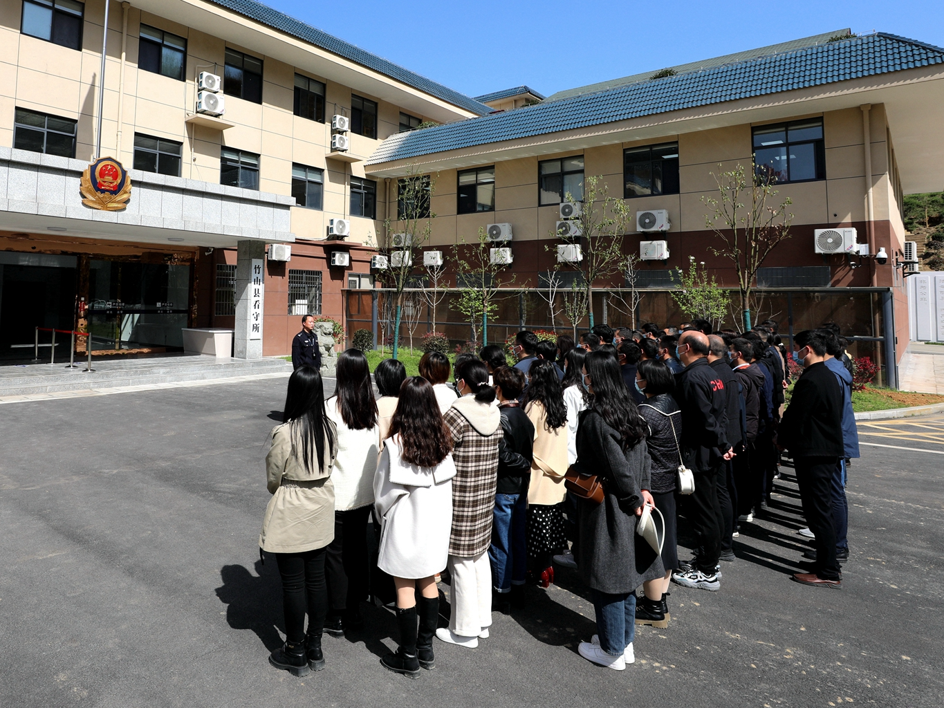 竹山纪委：探访“高墙”内的生活 “零距离”接受警示教育