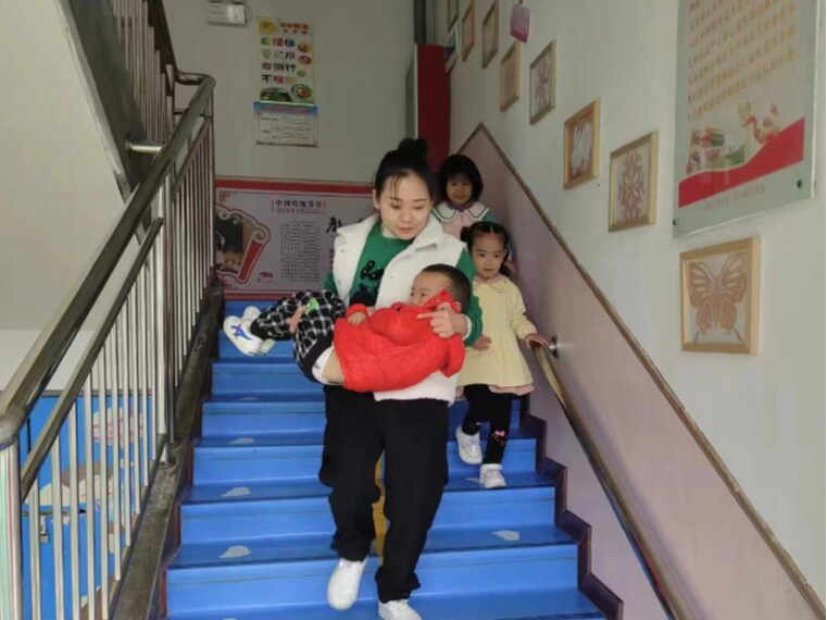 擂鼓镇护驾幼儿园：“食”战演练守护餐桌安全