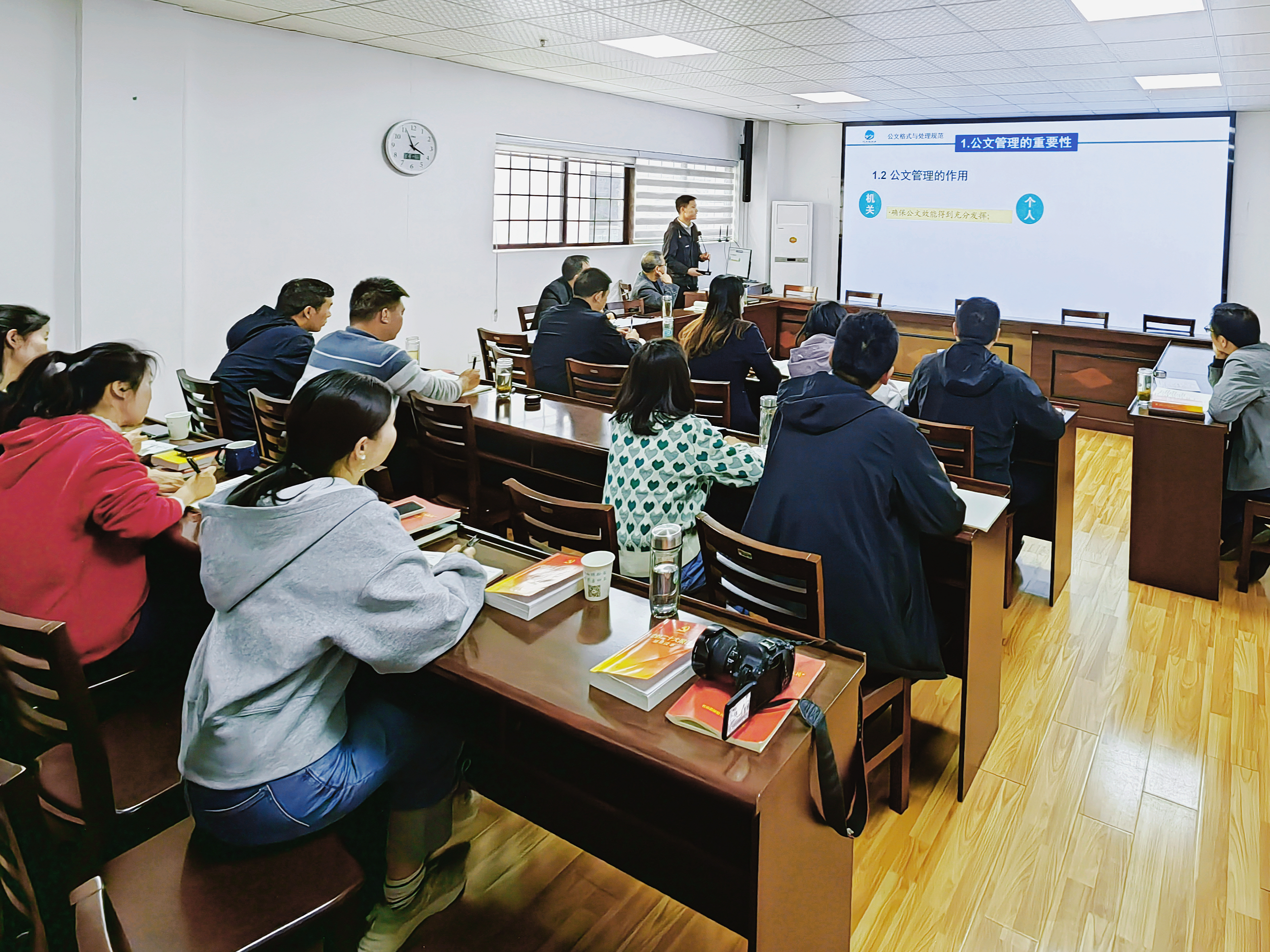 县绿松石产业中心开展公文写作业务培训