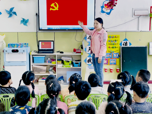 县英才宝贝幼儿园：传承雷锋精神 争做时代好少年