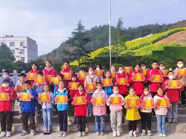 擂鼓镇小学：传承雷锋精神 争做追“锋”少年