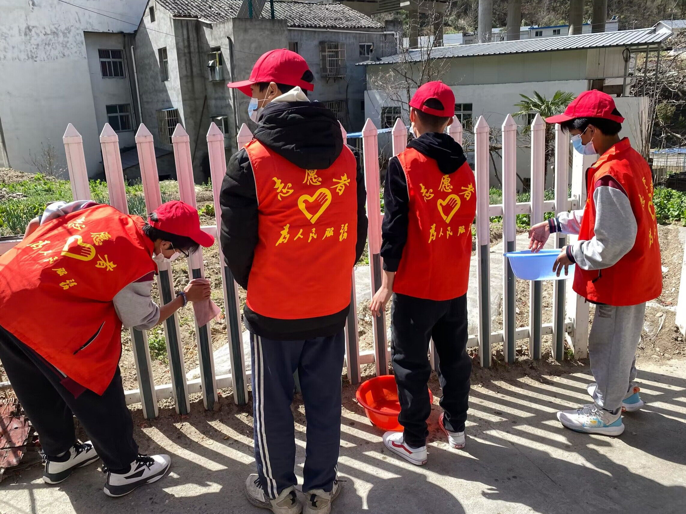 双台乡九年制学校开展雷锋月主题活动