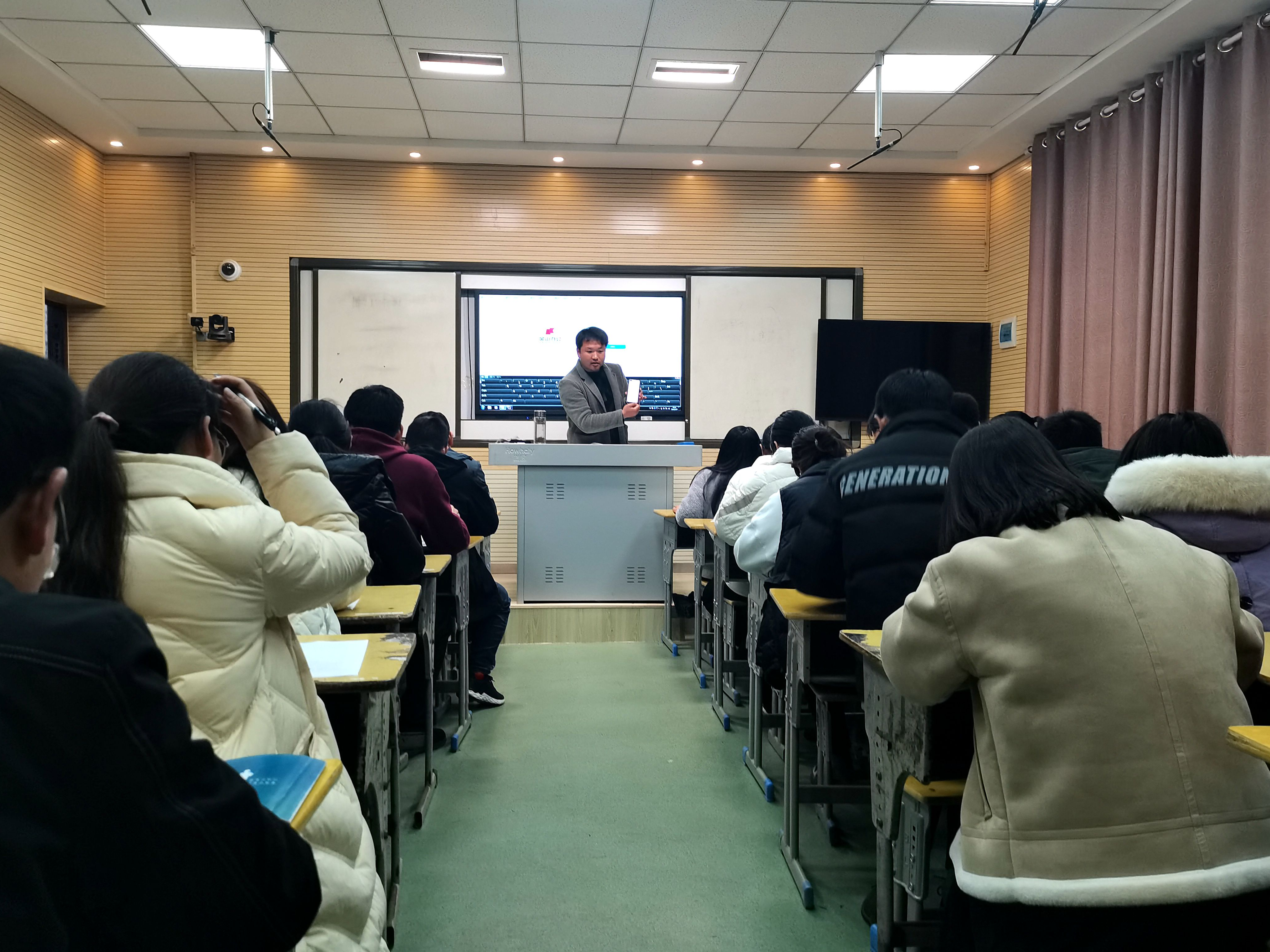 宝丰中学：扎实开展校本培训 以训促学强内功