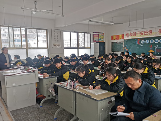 竹山二中：教学竞赛再开锣